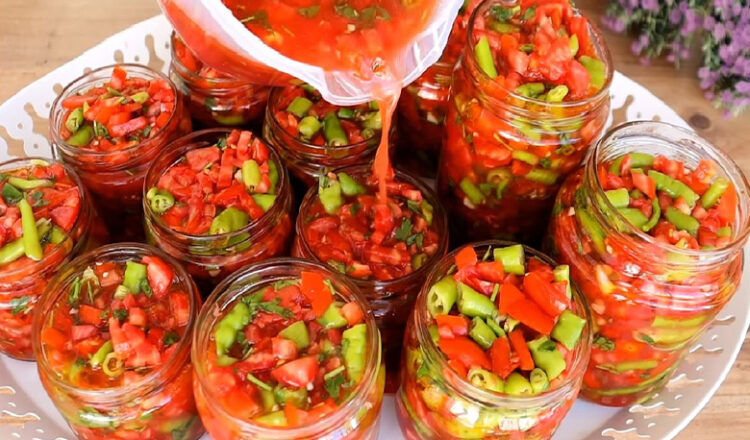 Kaç Kilo Yaparsanız Hemen Biten Soslu Biber Turşusu Tarifi