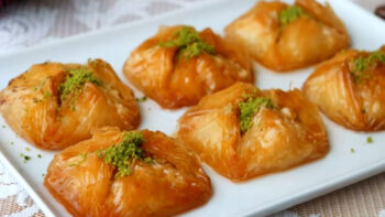 Ramazanda Çok Yapılacak Süslü Gelin Bohçası Baklava Tarifi
