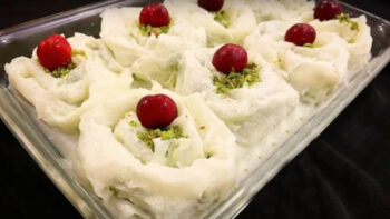 Ramazanın Sultanı Çok Yapılan Sarma Güllaç Tarifi
