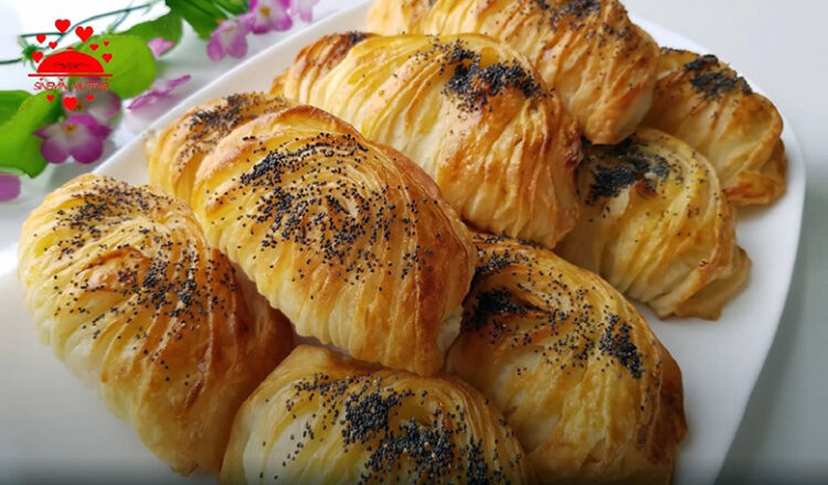 Tek Hareketle Yapılan Şekilli Midye Börek Tarifi