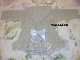 arkasi firfirli kiz bebek hirkasi 2