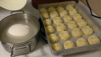 Ağızda Eriyen Lor Peynir Tatlısı Tarifi