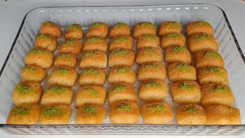 Sadece 10 Dakikada İrmikli Kesme Bayram Tatlısı