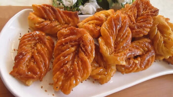Baklava Niyetine Çıtır Çıtır Şerbetli Yaprak Tatlısı