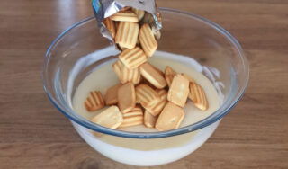 Bebe Bisküviden Yumuşacık Kaşık Pastası Tarifi