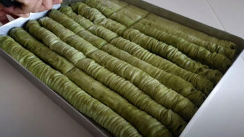Çıtır Çıtır Yağ Gibi Açılan Hamurlu Sarma Baklava Tarifi