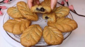 Yaprak Şeklinde İçli Pratik Şerbetli Tatlı Tarifi