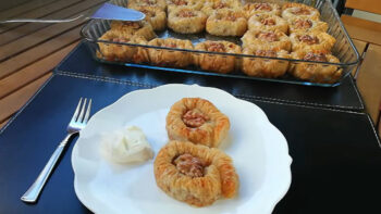 10 Dakikada Hazır Çıtır Sevenlere Bayram Baklavası Tarifi