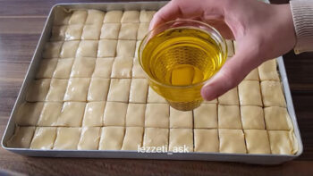 Yumurta Kırar Gibi Kolay Yapılan Kolay Bayram Tatlısı Tarifi