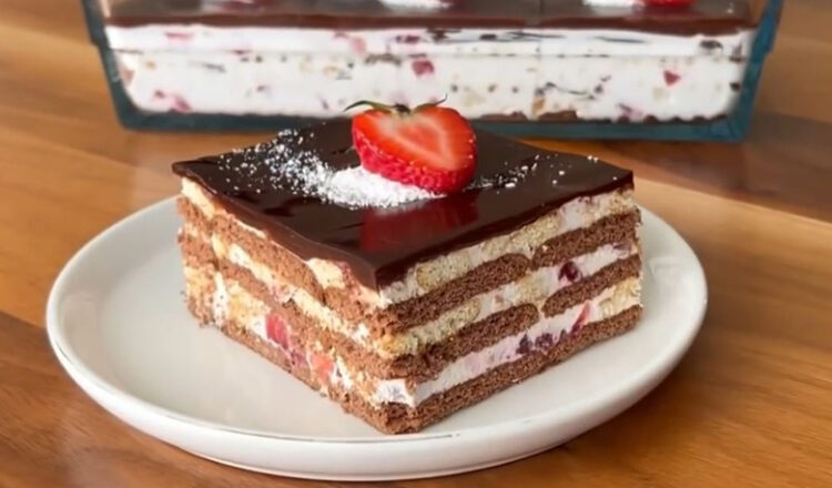 Bisküvi İle Yapılan Lezzette Görüntüde Zirve Pasta Tarifi