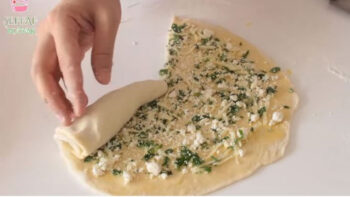 Bazlama Gibi Pişen Tavada Börek Tarifi