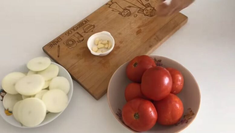 Sıra Dışı Domatesli Soğanlı Turşu Tarifi 2