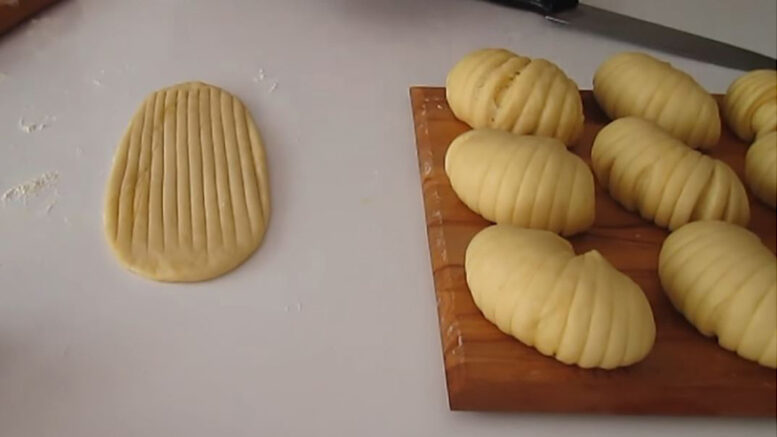 Evinde Bıçak Olan Herkesin Yapacağı Poğaça Tarifi
