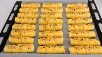 Sirke Sayesinde Çıtırtısı Dışarıdan Duyulan Börek Tarifi