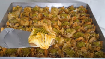 5 Yufkadan Tepsiler Dolusu Farklı Baklava Tarifi