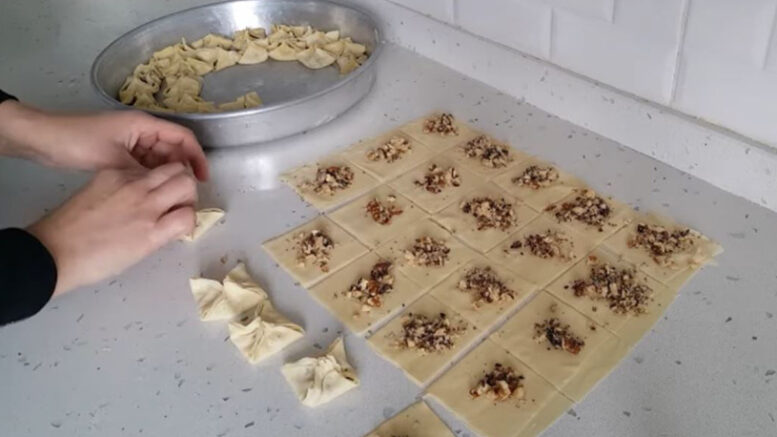 5 Yufkadan Tepsiler Dolusu Farklı Baklava Tarifi 2