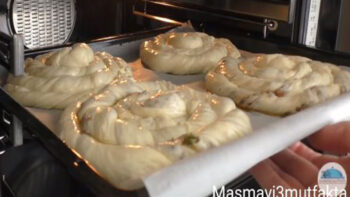 Elinizi Oklava Gibi Kullanarak Yapılan Börek Tarifi
