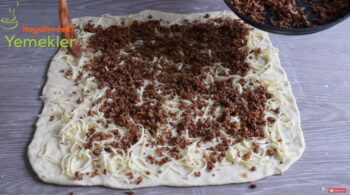 Çok Farklı İçli Köfte Gibi İkramlık Börek Tarifi