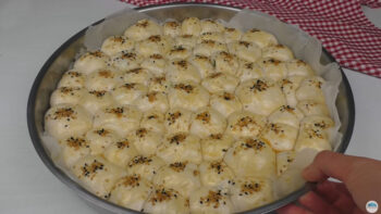 Sahura Ağızda Eriyen Lokmalık Börek Tarifi