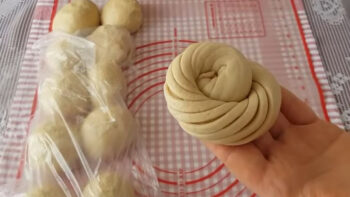 Sofralarda Şölen Yaşatacak Çörek Tarifi