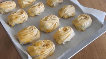 Yapması Zevkli Sofrada Beğeni Toplayan Havalı Börek Tarifi