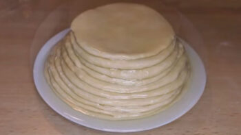 Çıtırtısı Komşudan Duyulan Nefis Börek Tarifi