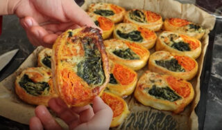 Davetlerin Herkesin Merak Edip Soracağı 3 Renkli Börek Tarifi