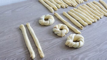 Dışını Bırak İçine Şaşır Açma Poğaça Tarifi