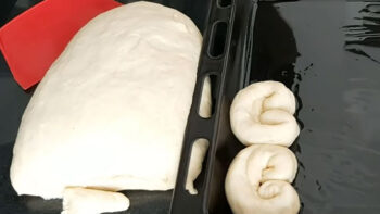 Mahlepli Yapılan Poğaça Çörek Deneyenin favorisi Oluyor