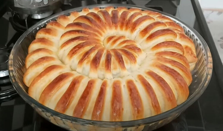 Pamuk Gibi Pofuduk Olan Sarmal Tepsi Poğaçası Tarifi