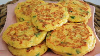 Rengi Yapılışı Favori Olan Kahvaltılık Omlet Tarifi