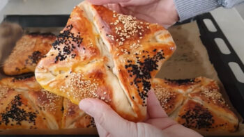 Mutlaka Görmelisiniz Tellere Ayrılan İkramlık Börek Tarifi
