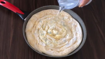Sırrı Su Ev Halkının Çok Beğeneceği Sahurluk Tava Böreği Tarifi