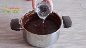 Sırrı Soğuk Su Olan Sütlü Kaşık Tatlısı