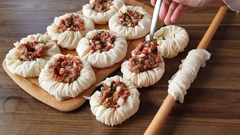 Lahmacunun Yerini Alacak Nefis Büzgülü Börek Tarifi