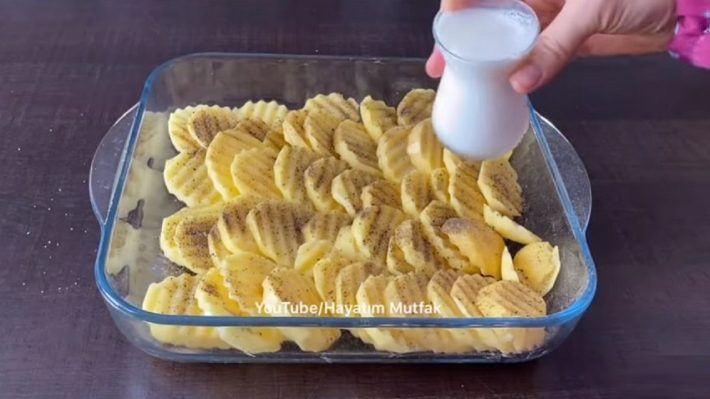 Bir Kaç Patatesten Beğeni Toplayan Yemek Tarifi