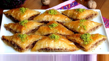 Bayrama Çok İddialı Kekli Baklava Tarifi