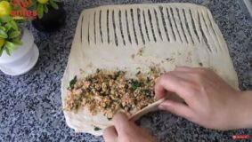 Bütün Dikkatleri Çeken İkramlık Tavuklu Börek Tarifi