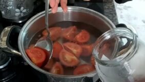 Salataya Bile Kullanabileceğiniz Kışlık Domates Tarifi