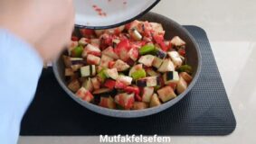 Süper Oluyor Böyle Yapılan Patlıcan Tarifi