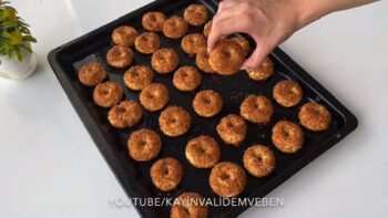 Günlerce Bayatlamayan Un Gibi Simit Kurabiye Tarifi