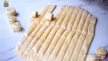 Çay Saatine Kahvaltıya Süper Pratik Mini Börek Tarifi