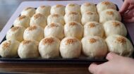 Peyniri İçine Değil Sosuna Eklenen Poğaça Tarifi