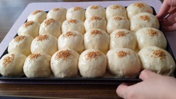 Peyniri İçine Değil Sosuna Eklenen Poğaça Tarifi