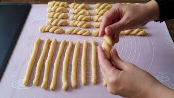 Çok Sorulan Sırrı Suda Bayatlamayan Tuzlu Kurabiye Tarifi