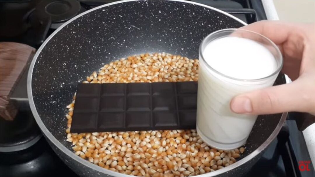 Sütün Yanında Çikolata Ekleyerek Mısırı Patlatmayı Deneyin Renkli Hobi