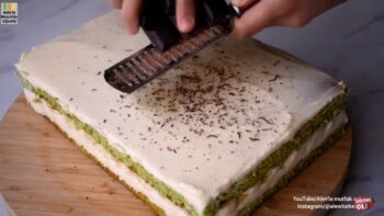 Bol Dilimli Kalabalık Sofralarda Aranan Ispanaklı Pasta Tarifi
