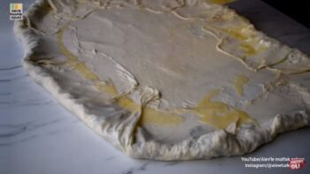 El Açma Yapmayın Kalmayacağı Çıtır Börek Tarifi
