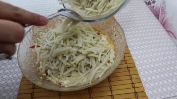 Erişteden Yapılan Tavada Pişen Kahvaltılık Çörek Tarifi