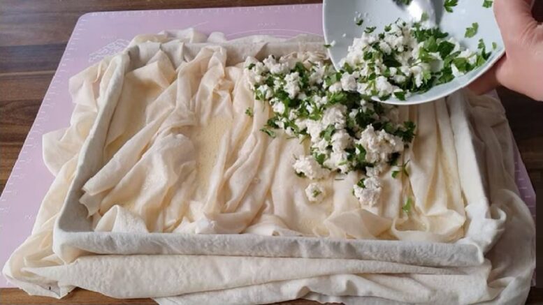 10 Dakikada Fırına Giren Çok Şaşırtan Börek Tarifi